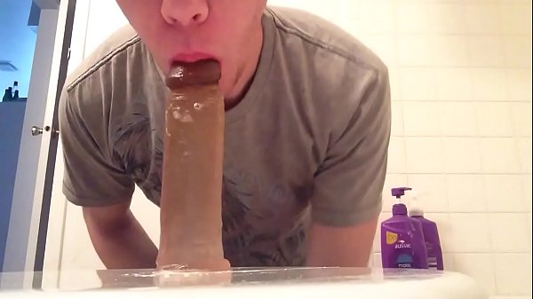 Blonde guy sloppy dildo deepthroat