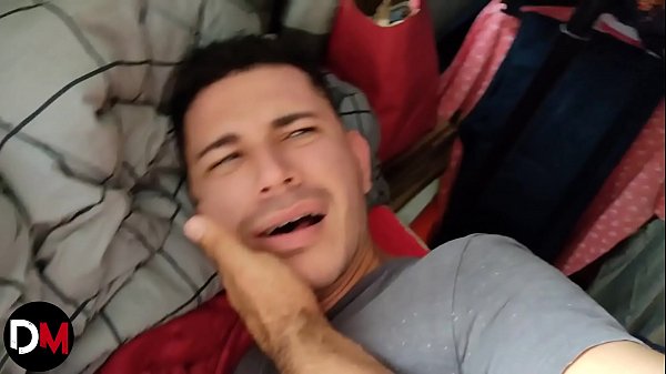 PUTO LEVANDO NO RABO E GRITANDO COM CU RASGADO