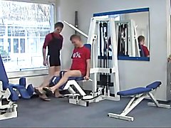 Twink bareback fuck in gym