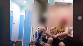 Pegando na rola do hetero e convencendo-o completo