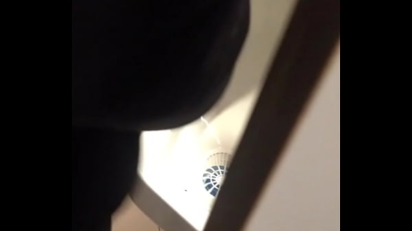 verga en baño de centro comercial de lima