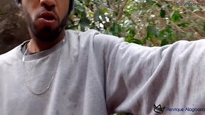 CafuÇu dotado tomando leitada no rabo, em lugar pÚblico