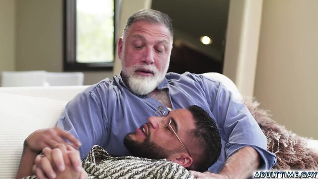 Rick kelson and brock banks: a hot exchange of jizz