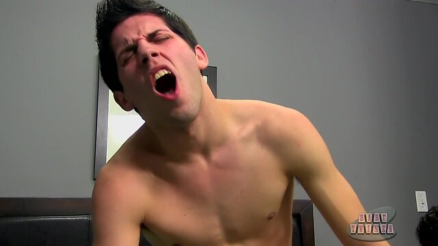 Kyler moss, aiden summers in a super cute gay 3way