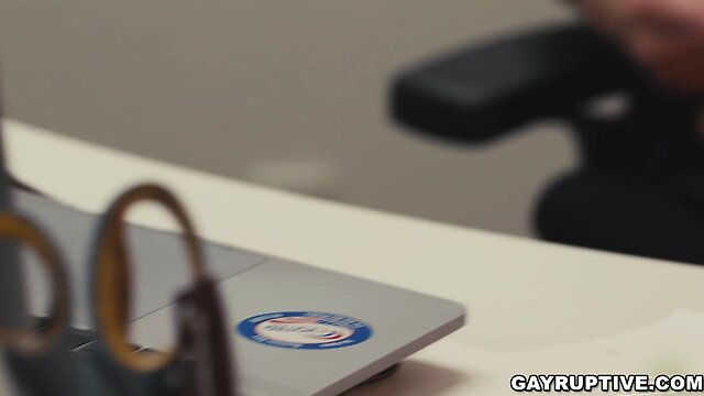 Masyn thorne and carter woods taste test an employees car