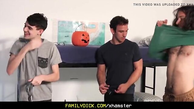 Familydick – uncle teaches nephews to rim