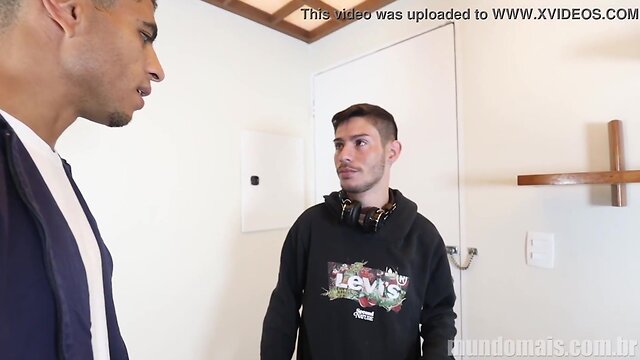 Latino guard inserts big cock and dick into brazilian office boy at mundomais