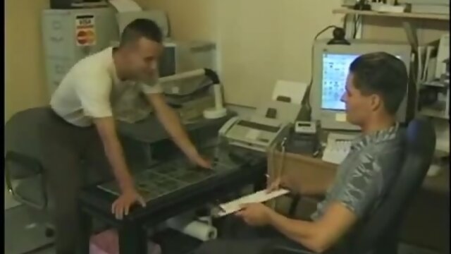 Quick to fuck in office